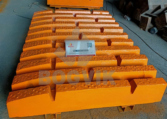 Kaakcrusher Liners Mn22Cr2 met titaniumcarbide Inbreng Vaste en verplaatsbare kaakplaat Langere levensduur