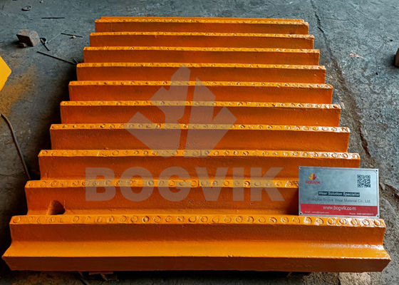 Kaakcrusher Liners Mn22Cr2 met titaniumcarbide Inbreng Vaste en verplaatsbare kaakplaat Langere levensduur